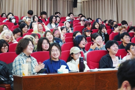 現(xiàn)場介紹內(nèi)容打動人心