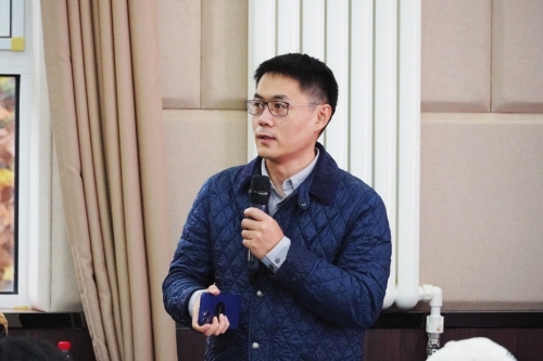 沙龍主持人艾勝英老師做活動總結(jié)