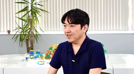 索尼國際教育公司董事長兼總經(jīng)理礒津政明發(fā)表致辭