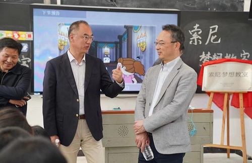 左：索尼中國(guó)副總裁 太田修基 右：索尼中國(guó)執(zhí)行副總裁兼首席財(cái)務(wù)官 伊東祐